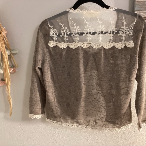 A’reve cropped summer weight sweater - Picture 7 of 9